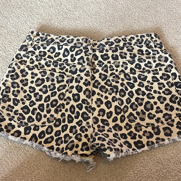 Leopard print denim shorts - Picture 2 of 5